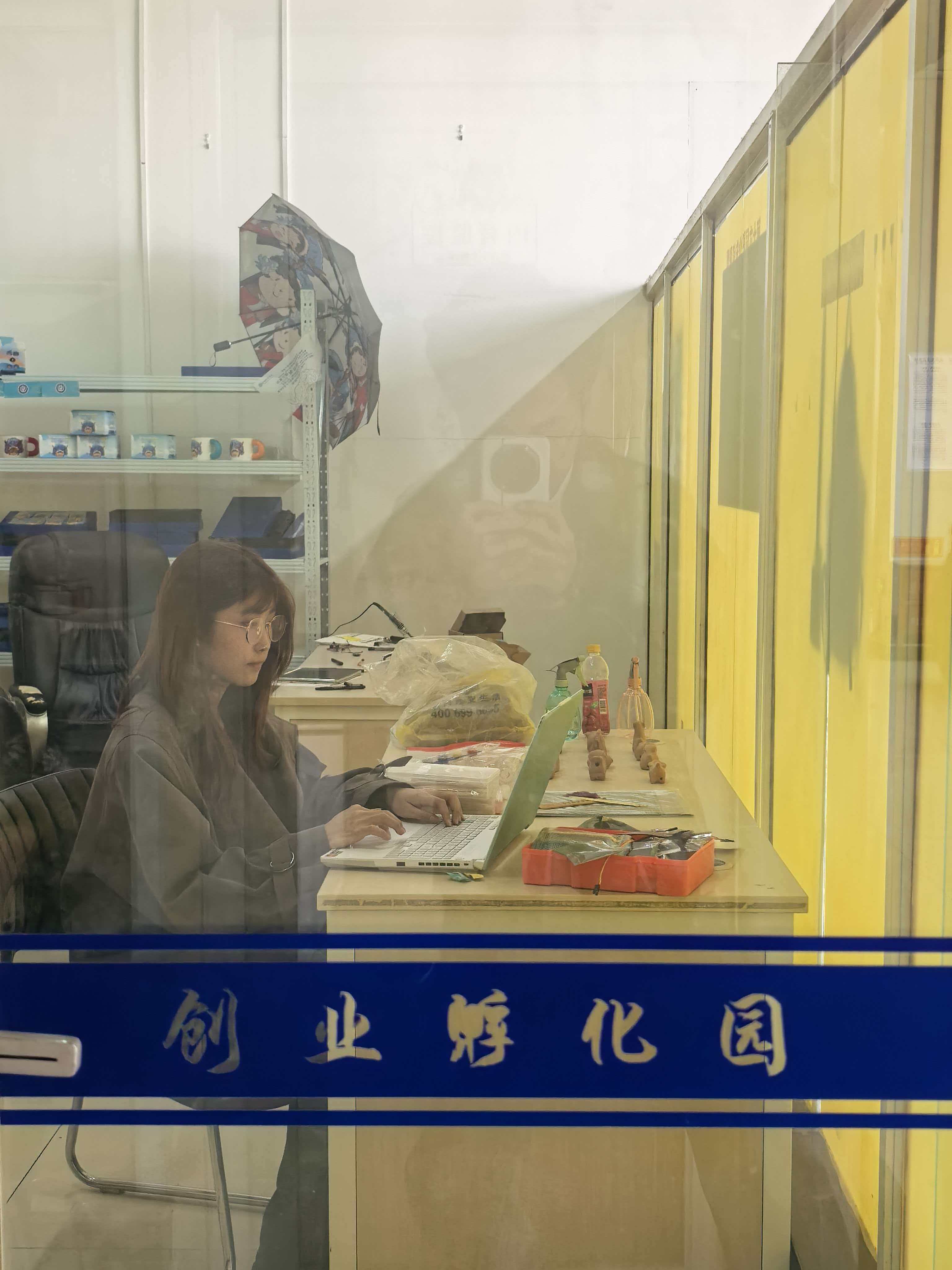 小组成员正在研发